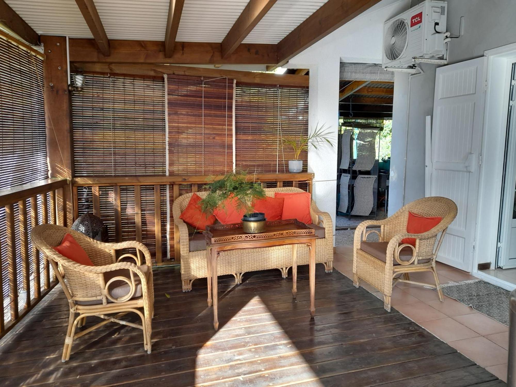 Le Val Rambaud Bed & Breakfast Saint-Denis Ngoại thất bức ảnh