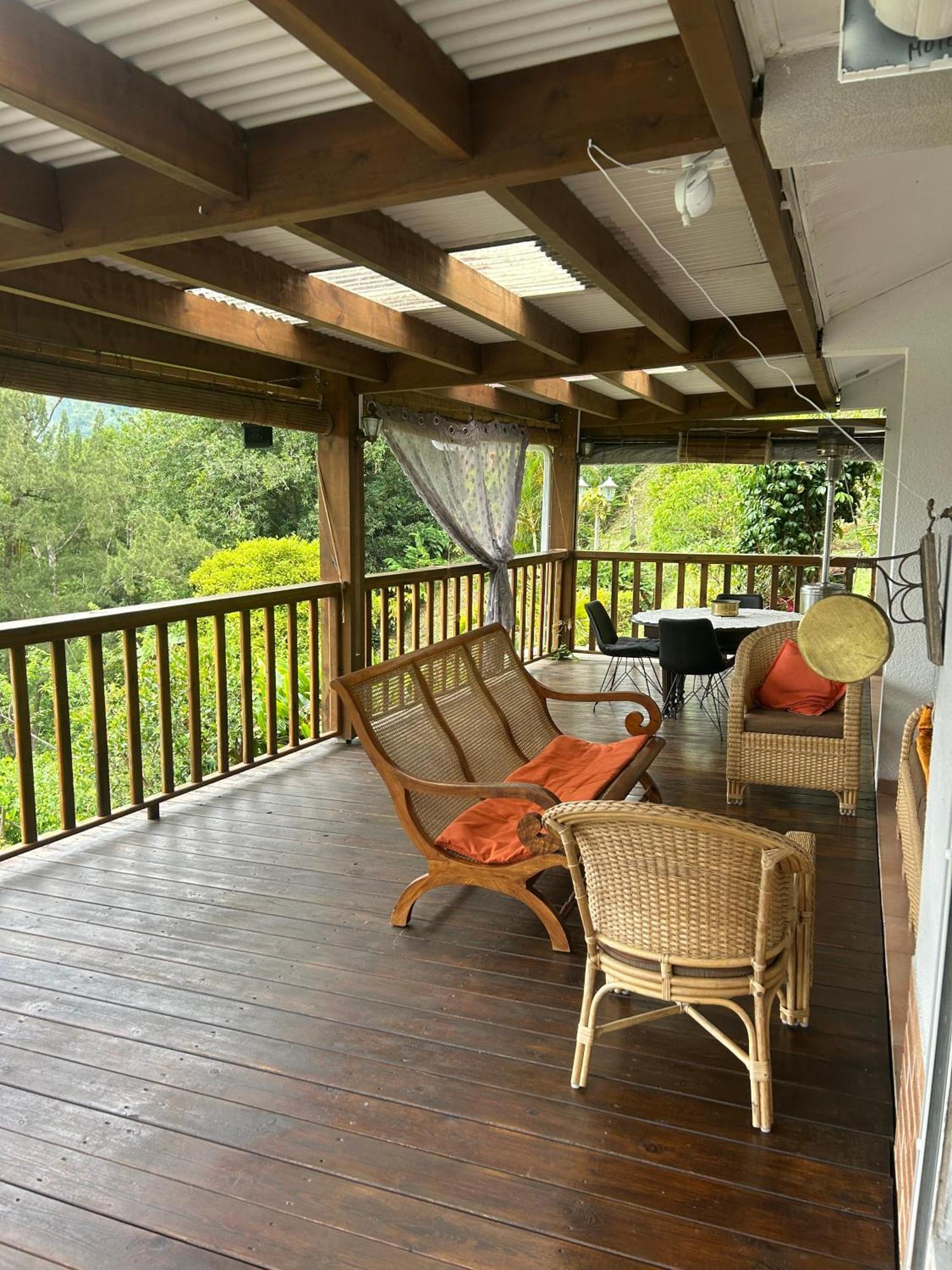 Le Val Rambaud Bed & Breakfast Saint-Denis Ngoại thất bức ảnh